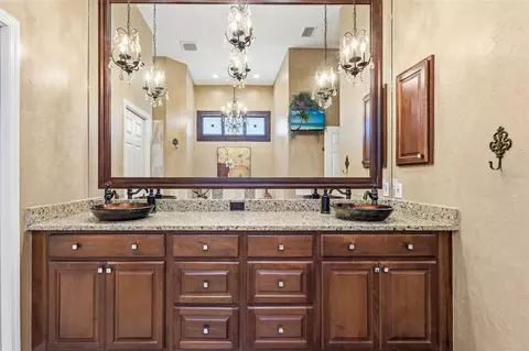 Bath - 8629 51st Ter E, Bradenton, FL 34211 photo 1 of 5