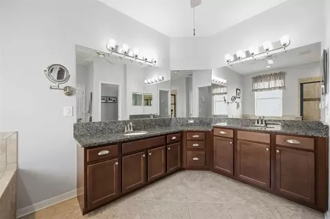 Bath - 7705 112th Ave E, Parrish, FL 34219 photo 2 of 5