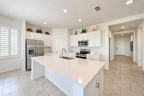 Kitchen - 3519 Night Star Ter, Parrish, FL 34219 photo 4 of 4