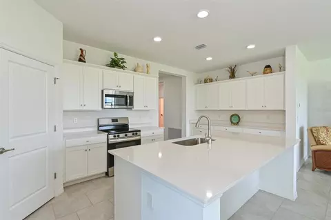 Kitchen - 3519 Night Star Ter, Parrish, FL 34219 photo 2 of 4