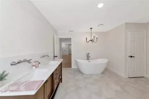 Bath - 6505 11th Dr E, Bradenton, FL 34208 photo 3 of 7