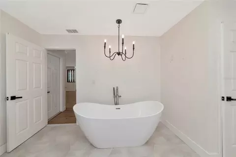 Bath - 6505 11th Dr E, Bradenton, FL 34208 photo 2 of 7