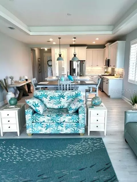 Kitchen - 4262 Golden Creek Ter, Parrish, FL 34219 photo 9 of 10