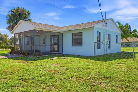 Exterior - 24 Clemson Rd, Venice, FL 34293 photo 7 of 9