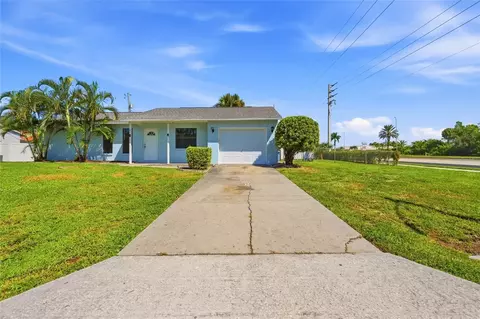 Exterior - 24 Clemson Rd, Venice, FL 34293 photo 3 of 9