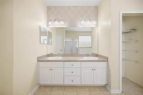 Bath - 5964 48th St E, Bradenton, FL 34203 photo 2 of 3