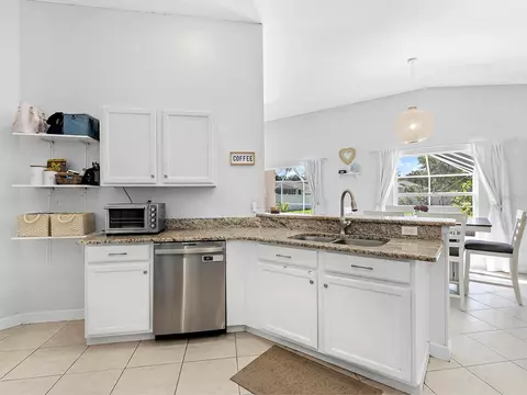 Kitchen - 4006 2nd Ave E, Bradenton, FL 34208 photo 5 of 5