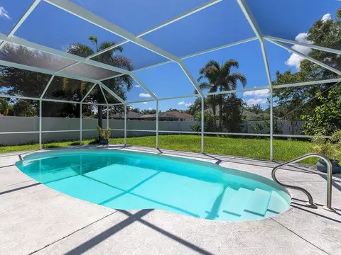 Exterior - 4006 2nd Ave E, Bradenton, FL 34208 photo 5 of 8