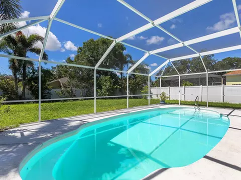 Exterior - 4006 2nd Ave E, Bradenton, FL 34208 photo 6 of 8
