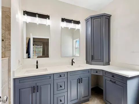 Bath - 4006 2nd Ave E, Bradenton, FL 34208 photo 1 of 3