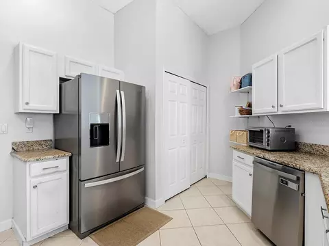 Kitchen - 4006 2nd Ave E, Bradenton, FL 34208 photo 3 of 5