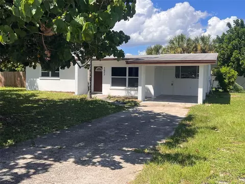 3633 Roxane Blvd, Sarasota, FL 34235