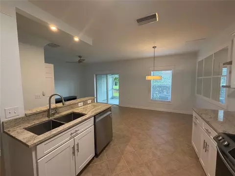 Kitchen - 14876 Skip Jack Loop, Bradenton, FL 34202 photo 2 of 6