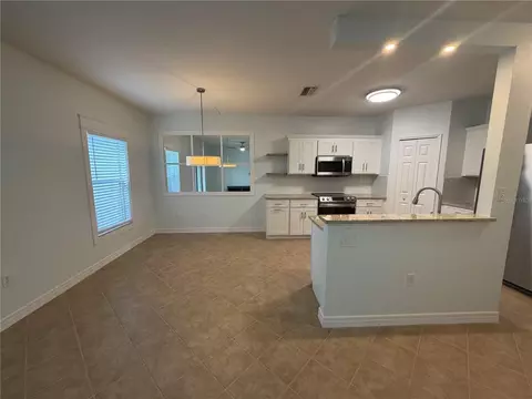 Kitchen - 14876 Skip Jack Loop, Bradenton, FL 34202 photo 3 of 6