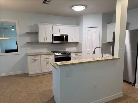 Kitchen - 14876 Skip Jack Loop, Bradenton, FL 34202 photo 5 of 6