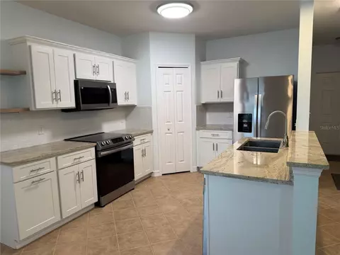 Kitchen - 14876 Skip Jack Loop, Bradenton, FL 34202 photo 6 of 6