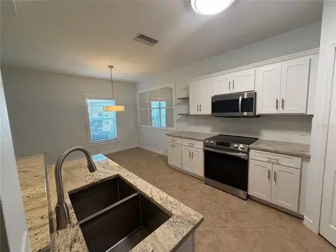 Kitchen - 14876 Skip Jack Loop, Bradenton, FL 34202 photo 4 of 6