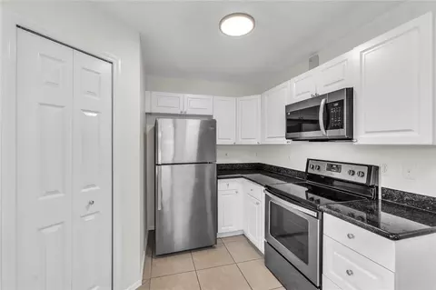 Kitchen - 11779 Shirburn Cir, Parrish, FL 34219 photo 2 of 2