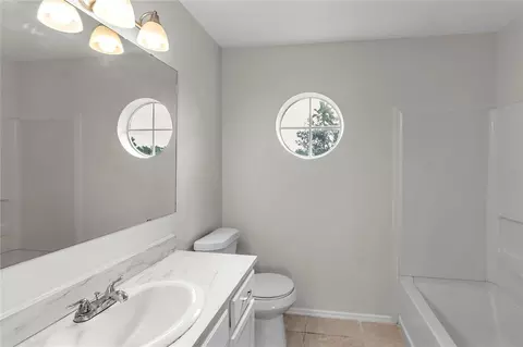 Bath - 11779 Shirburn Cir, Parrish, FL 34219 photo 4 of 5