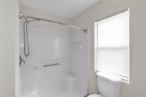 Bath - 11779 Shirburn Cir, Parrish, FL 34219 photo 3 of 5