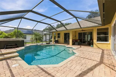 Exterior - 127 Mill Run E, Bradenton, FL 34212 photo 4 of 10