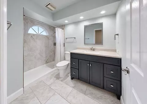 Bath - 4115 Murfield Dr E, Bradenton, FL 34203 photo 6 of 6