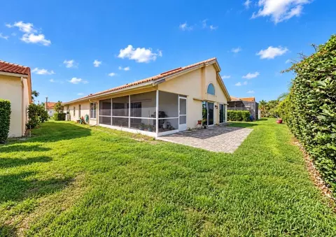 Exterior - 4115 Murfield Dr E, Bradenton, FL 34203 photo 8 of 10