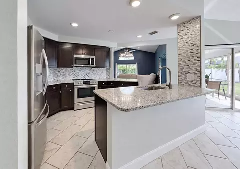 Kitchen - 4115 Murfield Dr E, Bradenton, FL 34203 photo 5 of 8