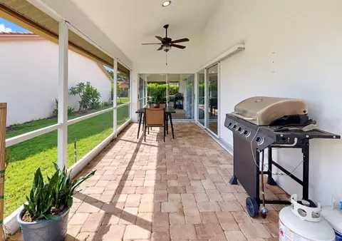 Exterior - 4115 Murfield Dr E, Bradenton, FL 34203 photo 4 of 10