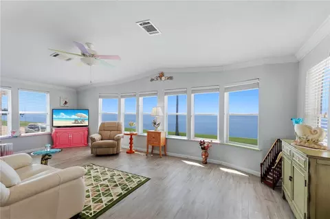 34 Bayview Dr, Bradenton, FL 34210