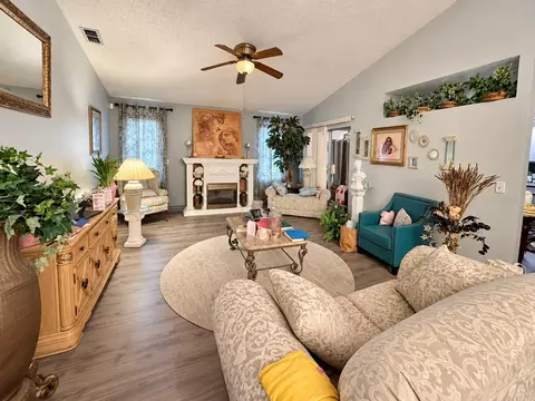 Living - 7707 120th Ave E, Parrish, FL 34219 photo 1 of 4
