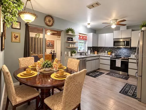 Kitchen - 7707 120th Ave E, Parrish, FL 34219 photo 1 of 2