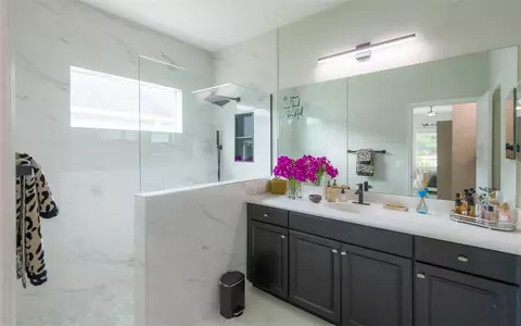 Bath - 1510 Westover Ave, Parrish, FL 34219 photo 1 of 6