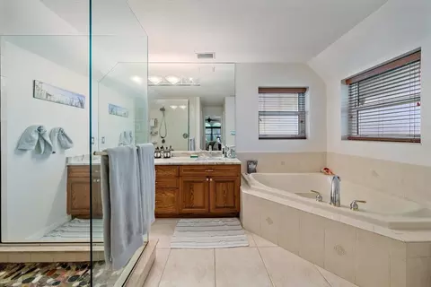 Bath - 9543 59th Ave E, Bradenton, FL 34202 photo 1 of 6
