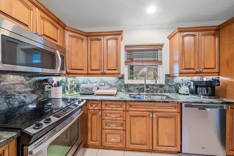 Kitchen - 9543 59th Ave E, Bradenton, FL 34202 photo 3 of 7