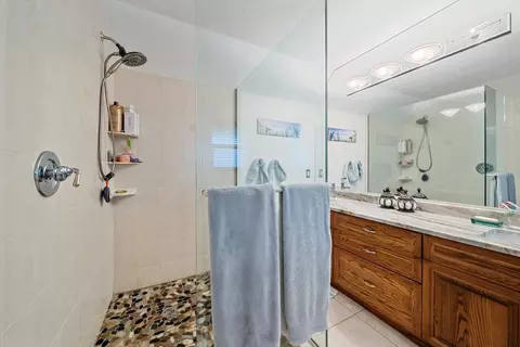 Bath - 9543 59th Ave E, Bradenton, FL 34202 photo 3 of 6