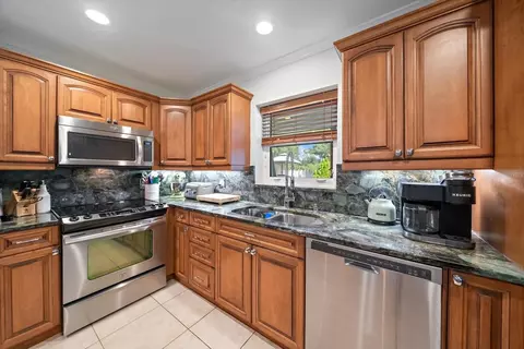 Kitchen - 9543 59th Ave E, Bradenton, FL 34202 photo 2 of 7