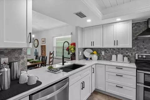 Kitchen - 2420 Wilderness Blvd W, Parrish, FL 34219 photo 4 of 6