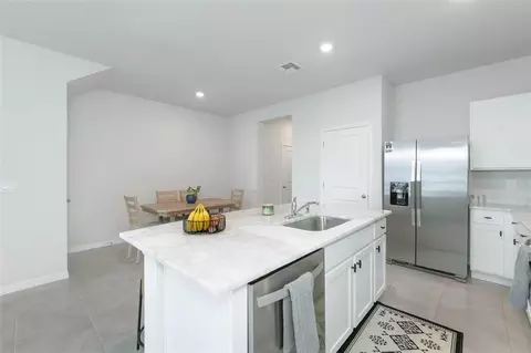 Kitchen - 17645 Crescent Moon Loop, Bradenton, FL 34211 photo 4 of 7