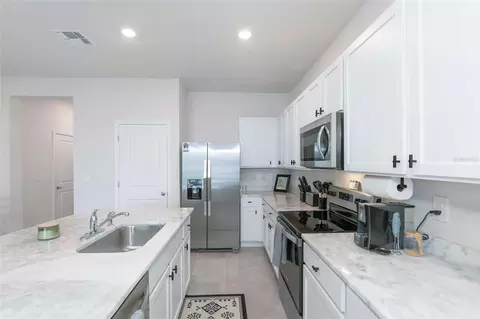 Kitchen - 17645 Crescent Moon Loop, Bradenton, FL 34211 photo 2 of 7