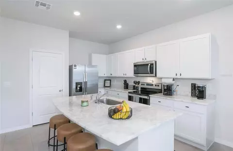 Kitchen - 17645 Crescent Moon Loop, Bradenton, FL 34211 photo 7 of 7