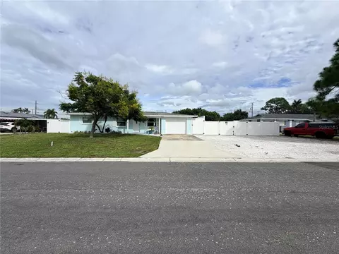 215 60th St NW, Bradenton, FL 34209