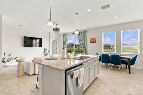 Kitchen - 6015 114th Dr E, Parrish, FL 34219 photo 4 of 5