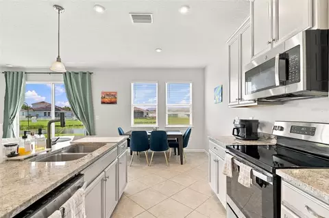 Kitchen - 6015 114th Dr E, Parrish, FL 34219 photo 3 of 5
