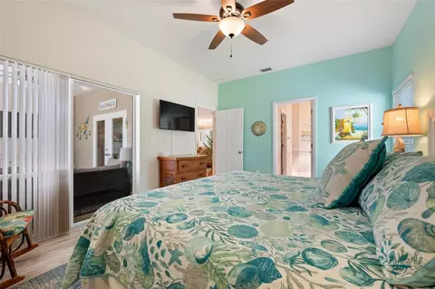 Bedroom - 2411 49th Ave E, Bradenton, FL 34203 photo 4 of 8