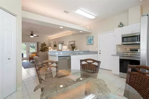Kitchen - 2411 49th Ave E, Bradenton, FL 34203 photo 4 of 5