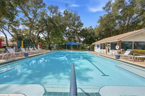 Exterior - 5604 37th St E, Bradenton, FL 34203 photo 6 of 9