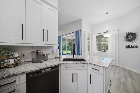 Kitchen - 3104 River Woods Dr, Parrish, FL 34219 photo 2 of 5
