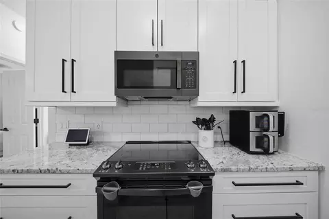 Kitchen - 3104 River Woods Dr, Parrish, FL 34219 photo 4 of 5