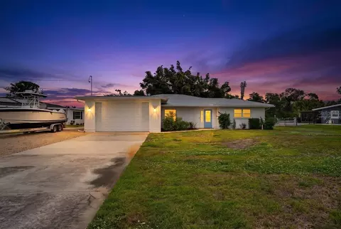 400 Dona Dr, Nokomis, FL 34275